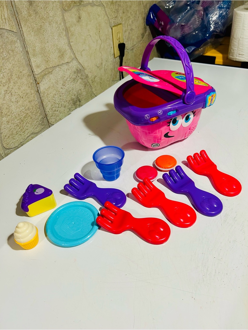 Leapfrog interactive Pink and Purple Picnic Basket Playset with Accessorie